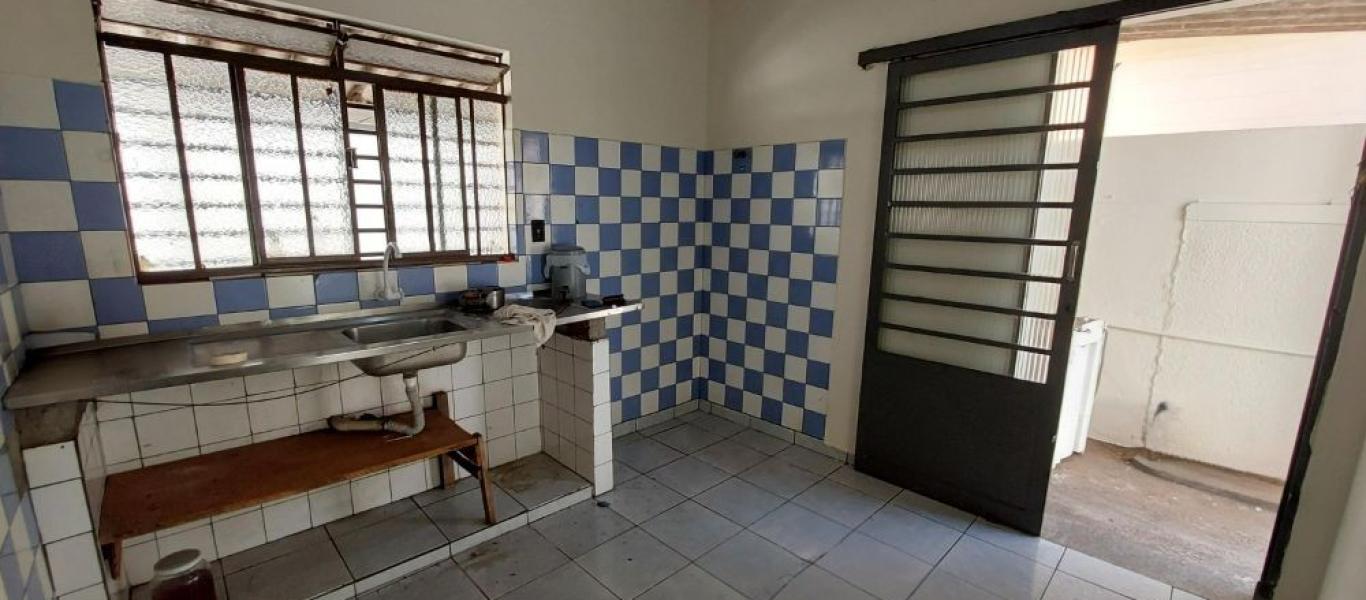 CASA NA Vila Tênis Clube em Assis