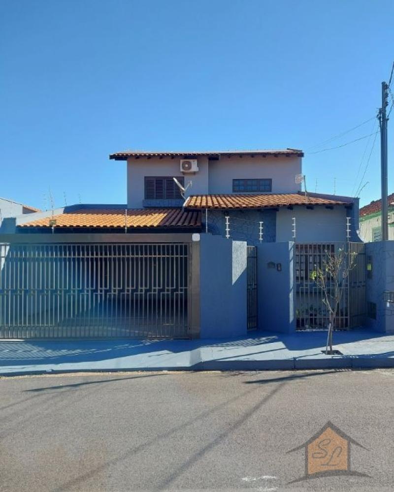 CASA NA VILA TÊNIS CLUBE em Assis