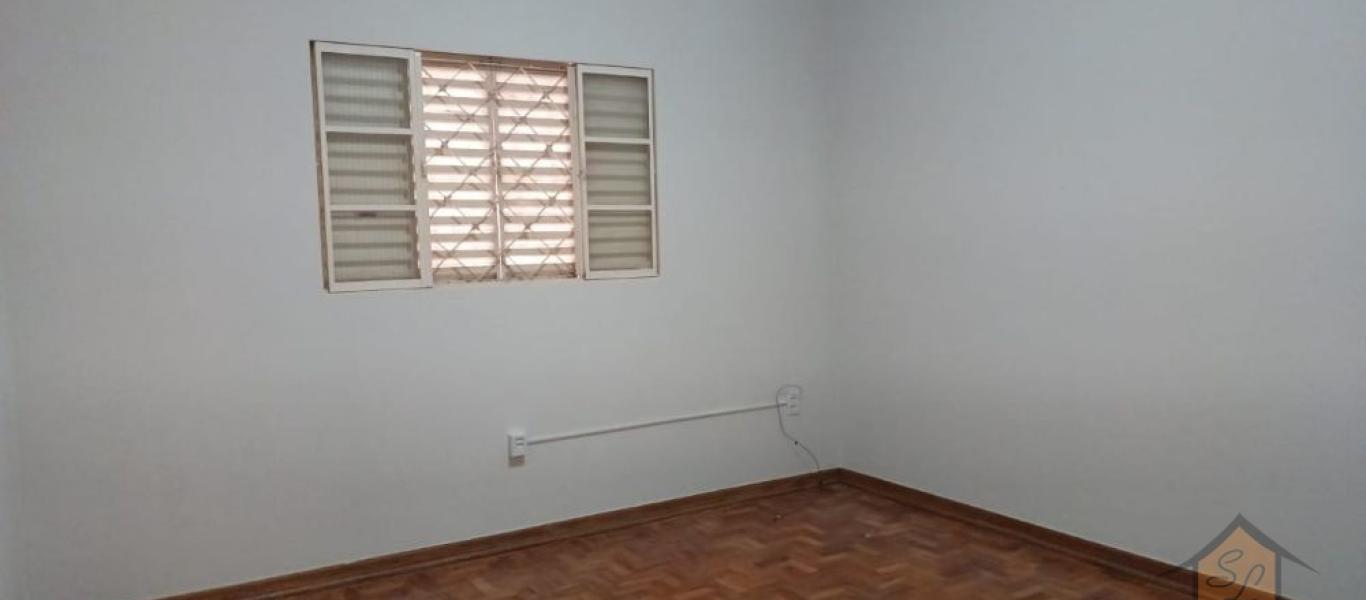 CASA NA Vila Tênis Clube em Assis