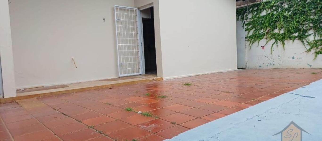 CASA NA Vila Tênis Clube em Assis