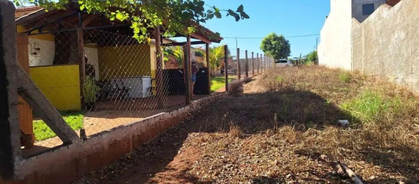 RANCHO NA CONDOMINIO PORTAL DOS DOURADOS em Paulicéia