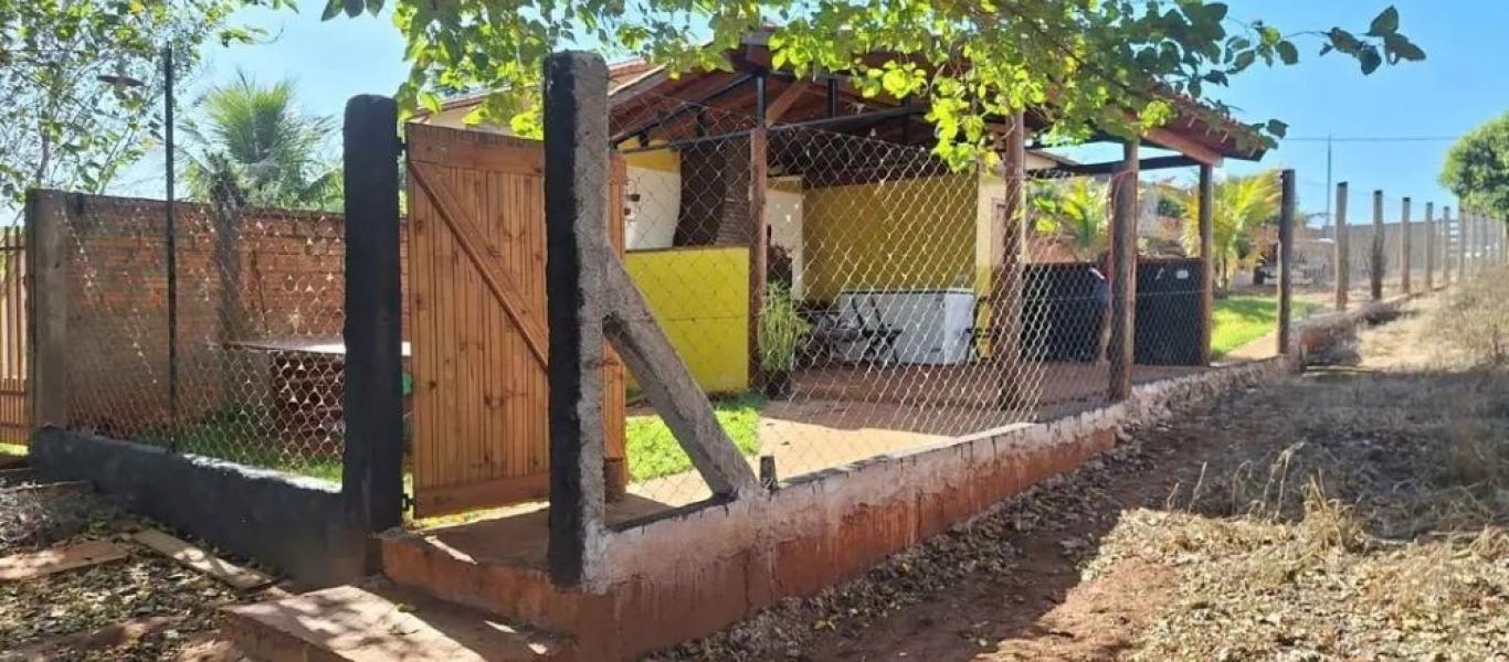 RANCHO NA CONDOMINIO PORTAL DOS DOURADOS em Paulicéia