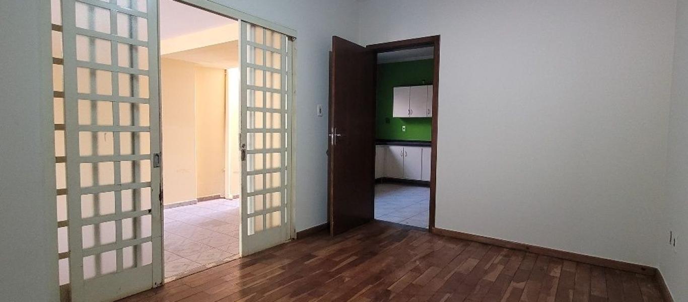 CASA NO Parque Universitário em Assis