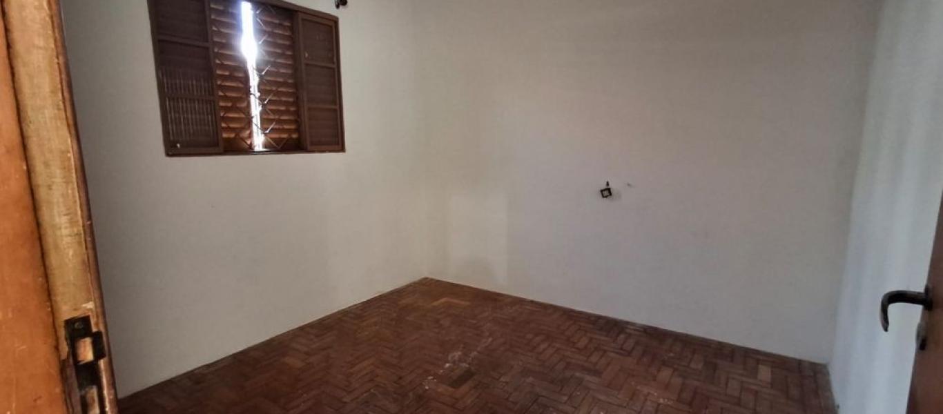 CASA NA Vila Carvalho em Assis