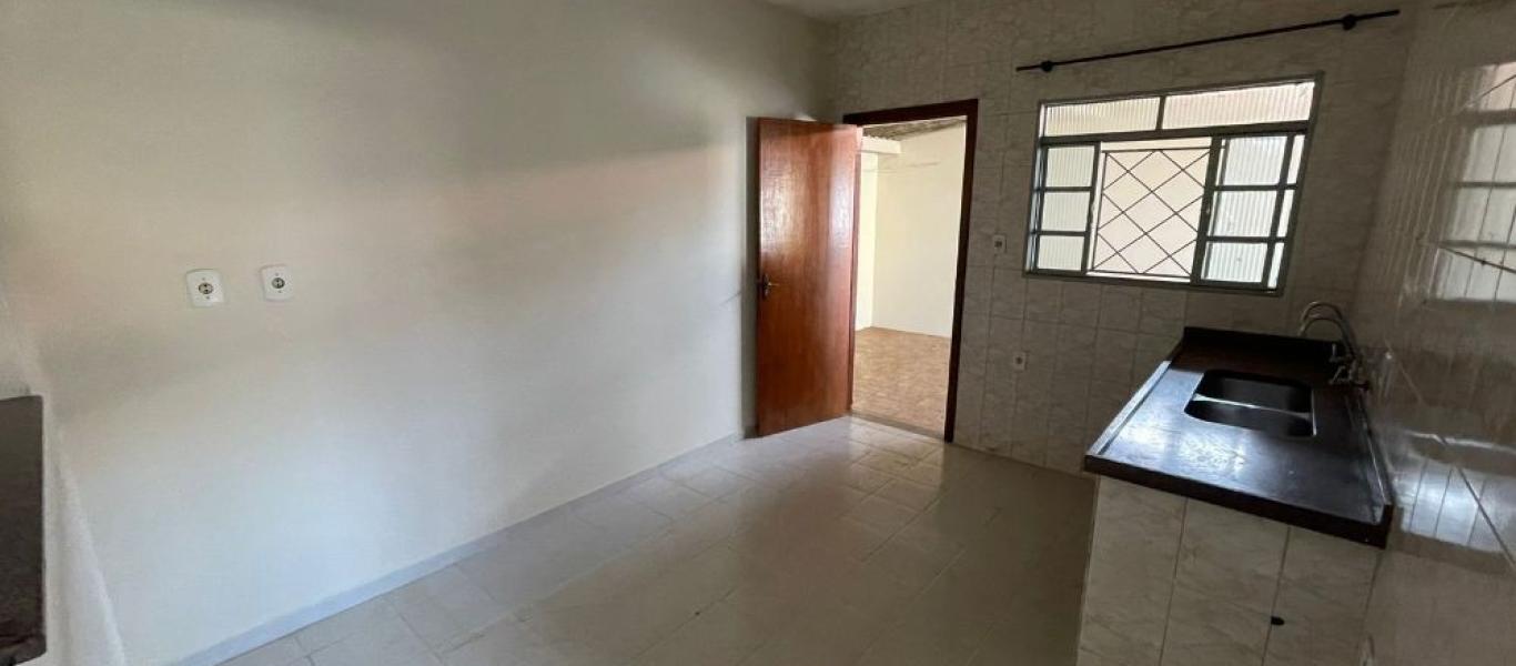 CASA NA Vila Operária em Assis
