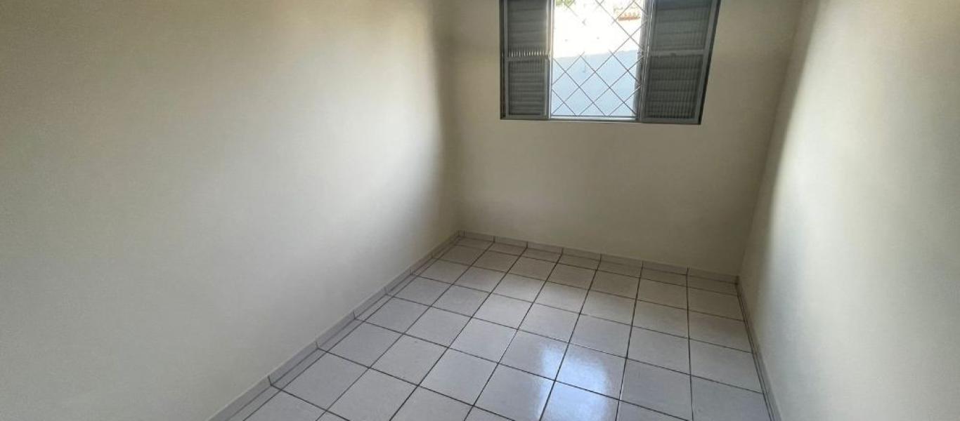 CASA NA Vila Operária em Assis