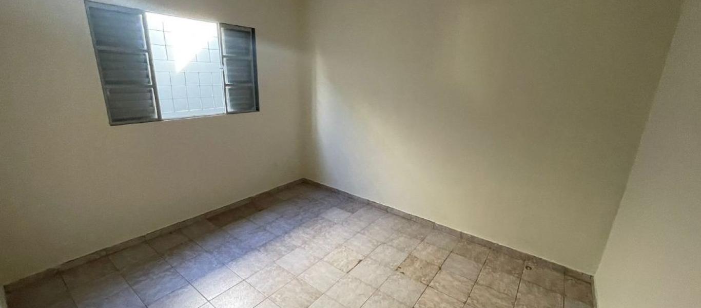 CASA NA Vila Operária em Assis