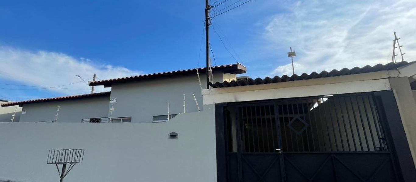 CASA NA Vila Operária em Assis