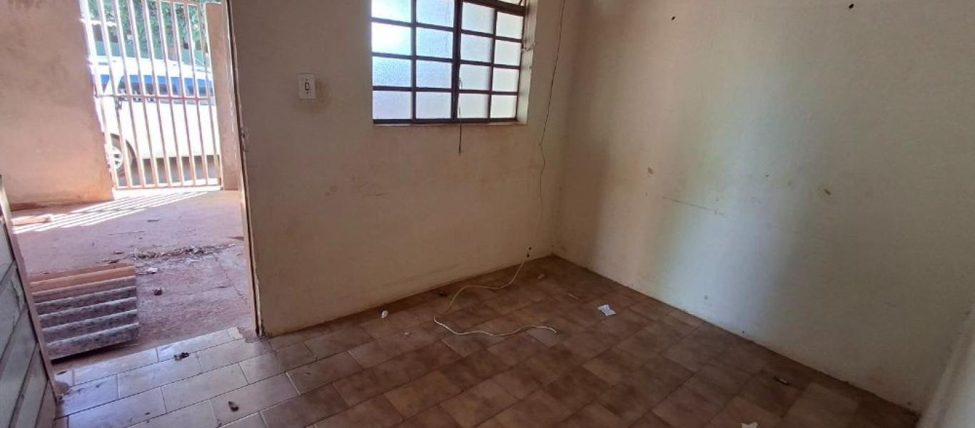 CASA NA CENTRO em FLORÍNEA