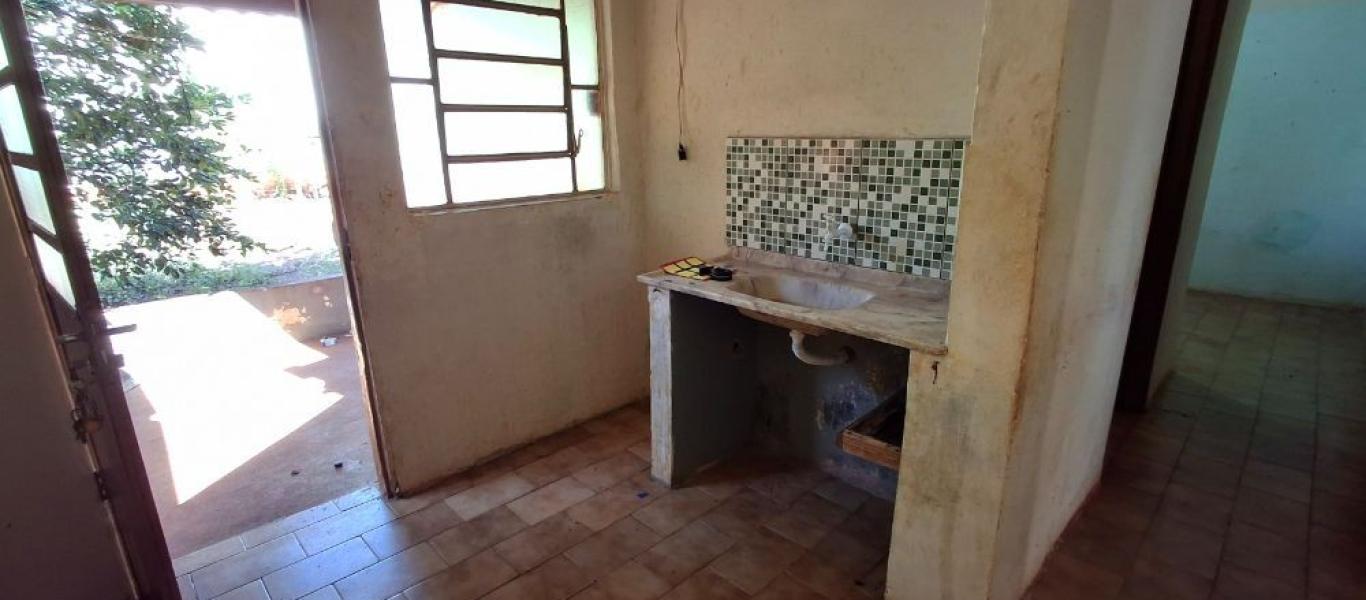 CASA NA CENTRO em FLORÍNEA