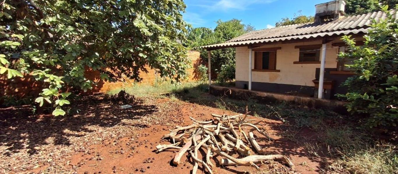 CASA NA CENTRO em FLORÍNEA