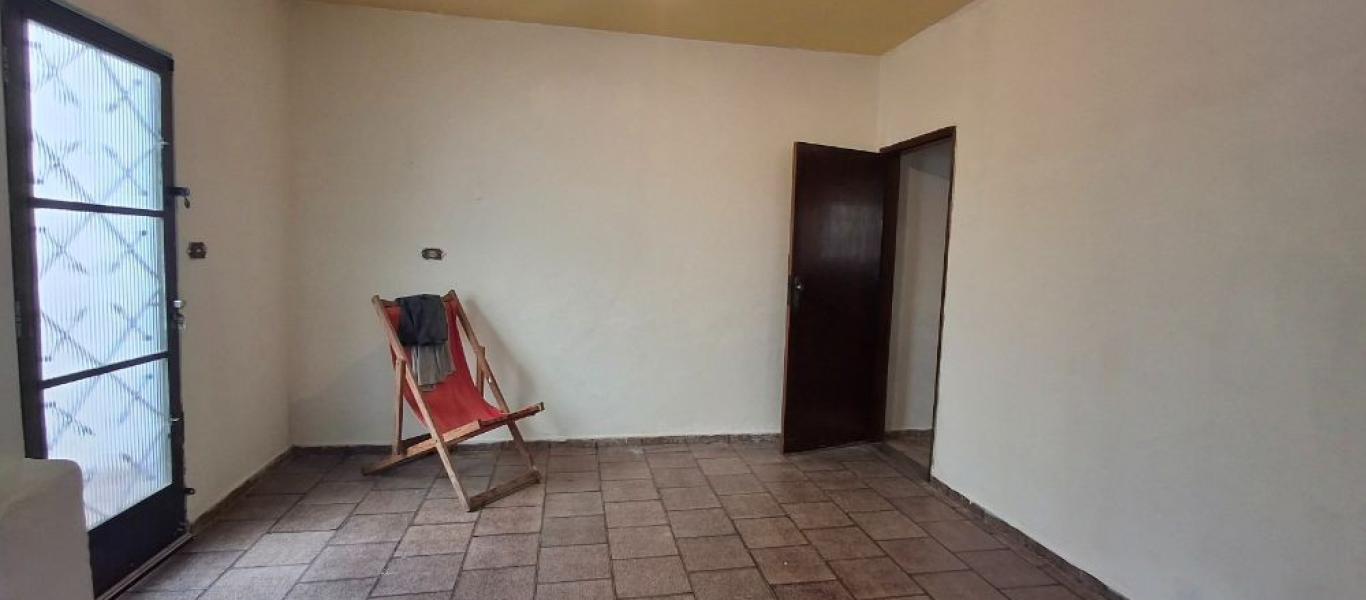 CASA NA Vila Tênis Clube em Assis