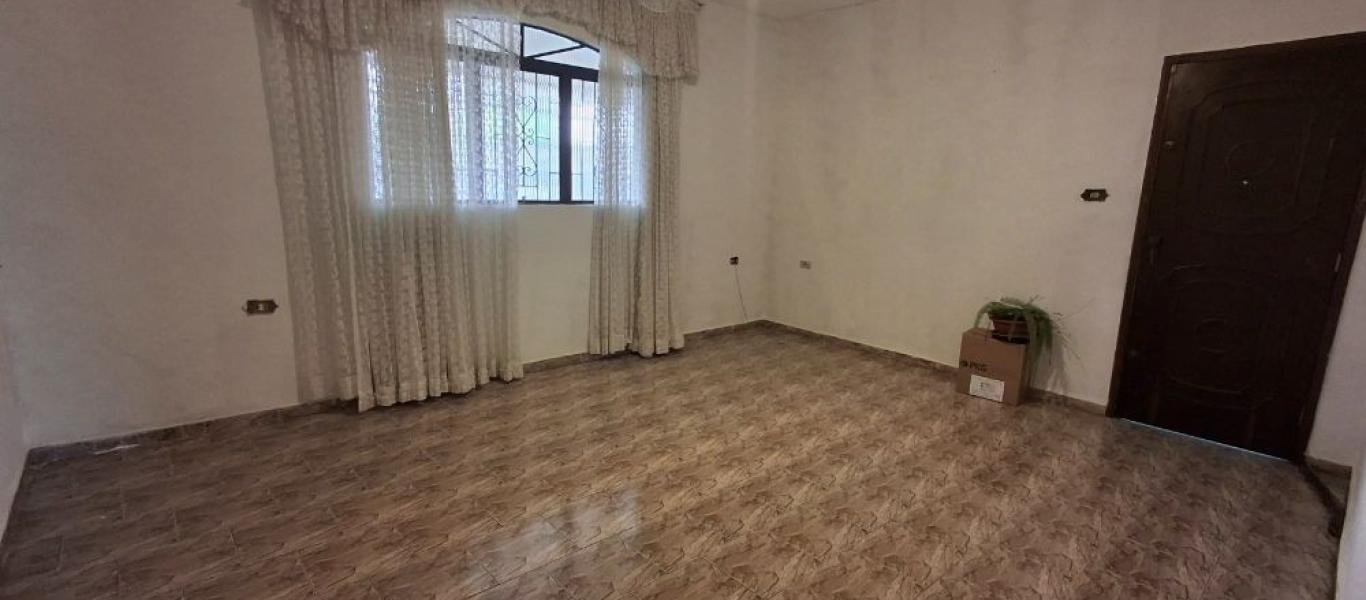 CASA NA Vila Tênis Clube em Assis
