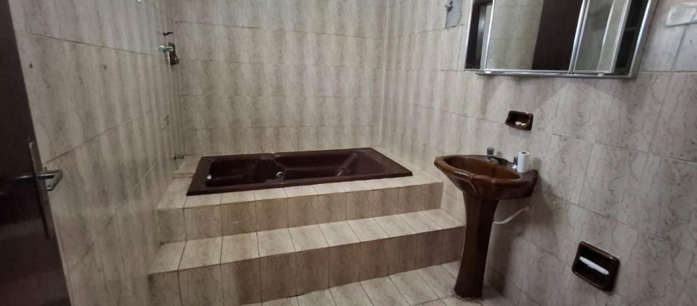 CASA NA Vila Tênis Clube em Assis