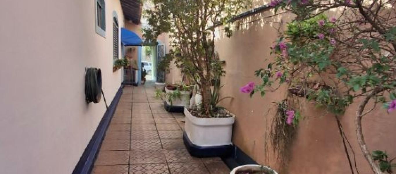 CASA NA Vila Tênis Clube em Assis