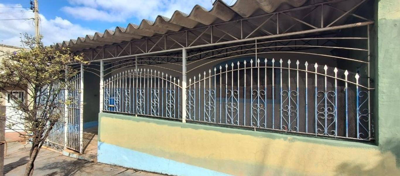 CASA NA Vila Tênis Clube em Assis