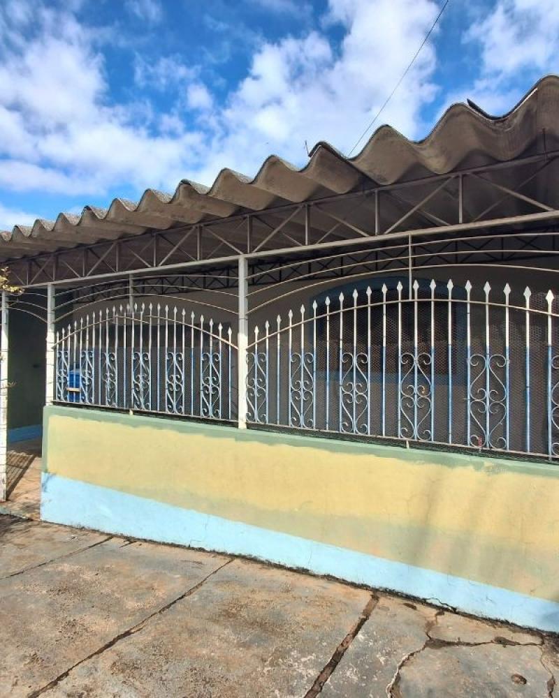 CASA NA Vila Tênis Clube em Assis
