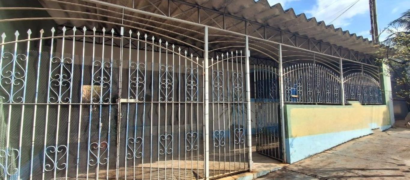 CASA NA Vila Tênis Clube em Assis