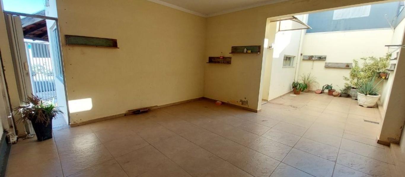 CASA NA Vila Tênis Clube em Assis