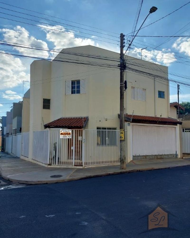 CASA NA Vila Tênis Clube em Assis