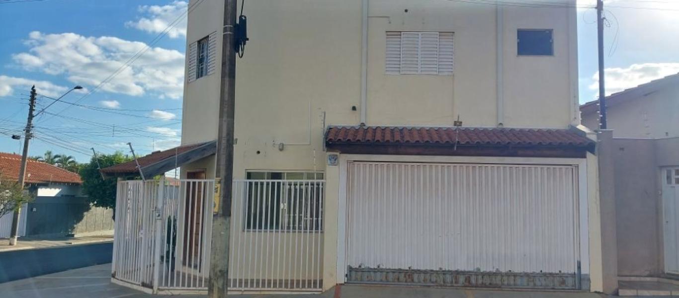 CASA NA Vila Tênis Clube em Assis