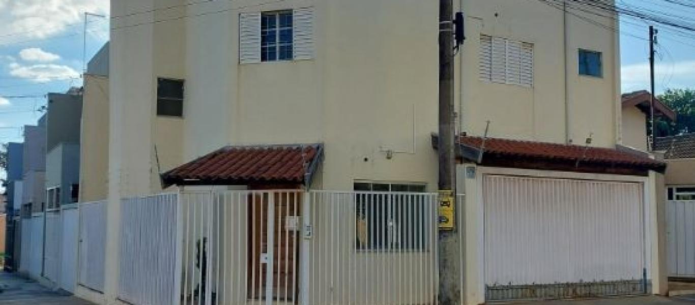 CASA NA Vila Tênis Clube em Assis