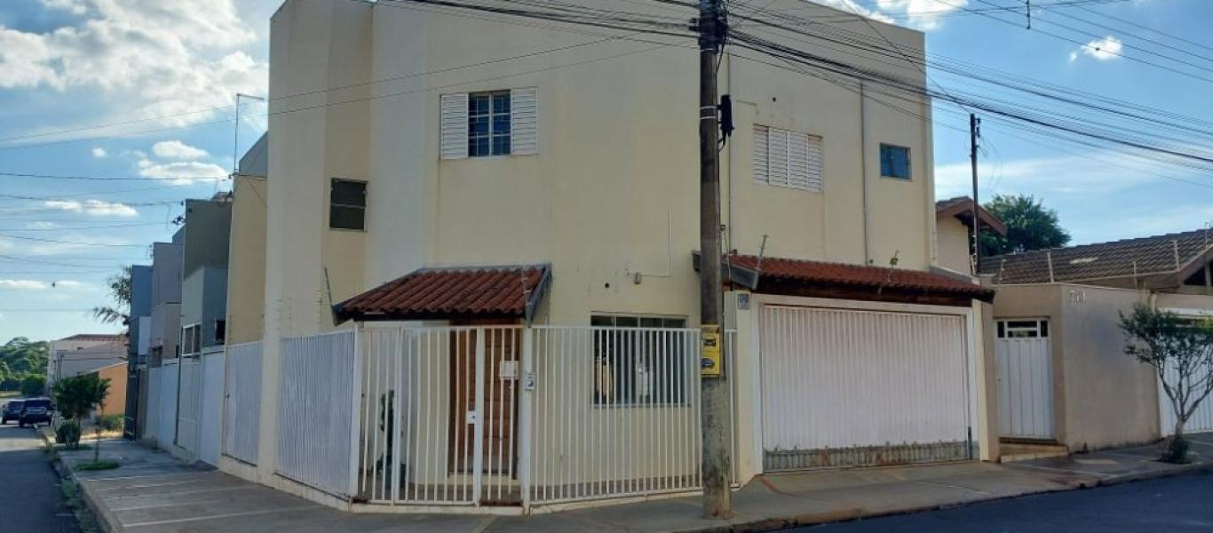 CASA NA Vila Tênis Clube em Assis
