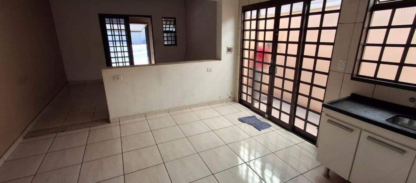 CASA NA Vila Carvalho em Assis