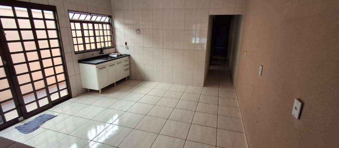 CASA NA Vila Carvalho em Assis