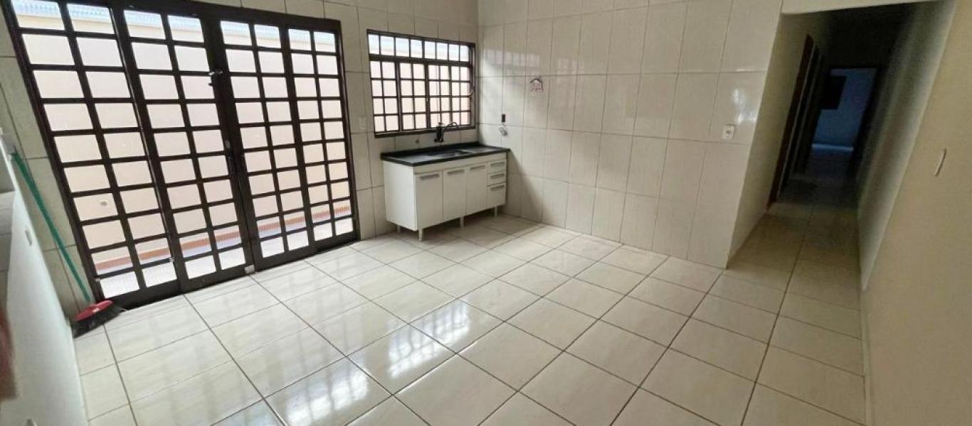 CASA NA Vila Carvalho em Assis