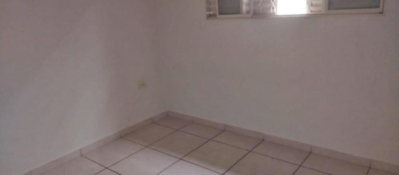 CASA NA TRIANGULO em Assis