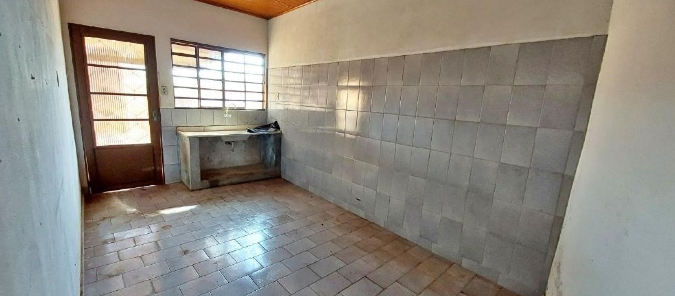 CASA NA Vila São Benedito em Assis