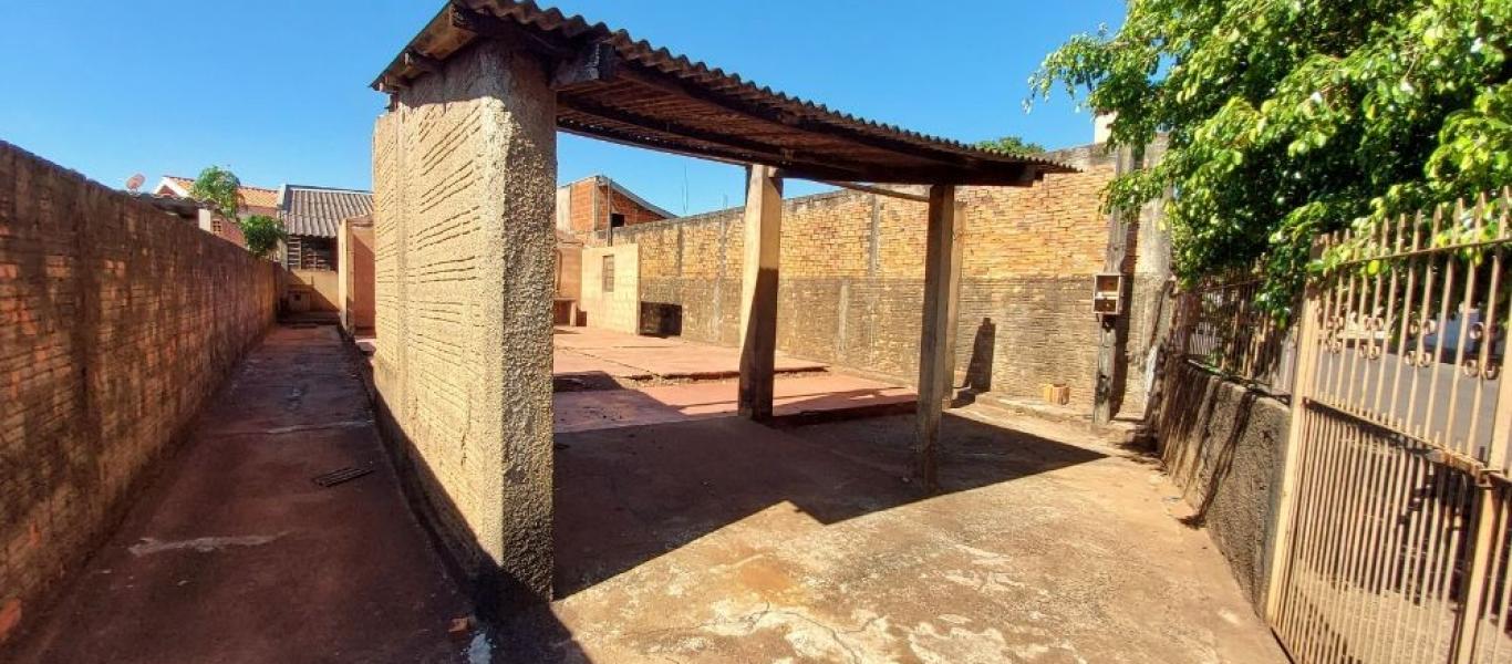 CASA NA Vila São Benedito em Assis
