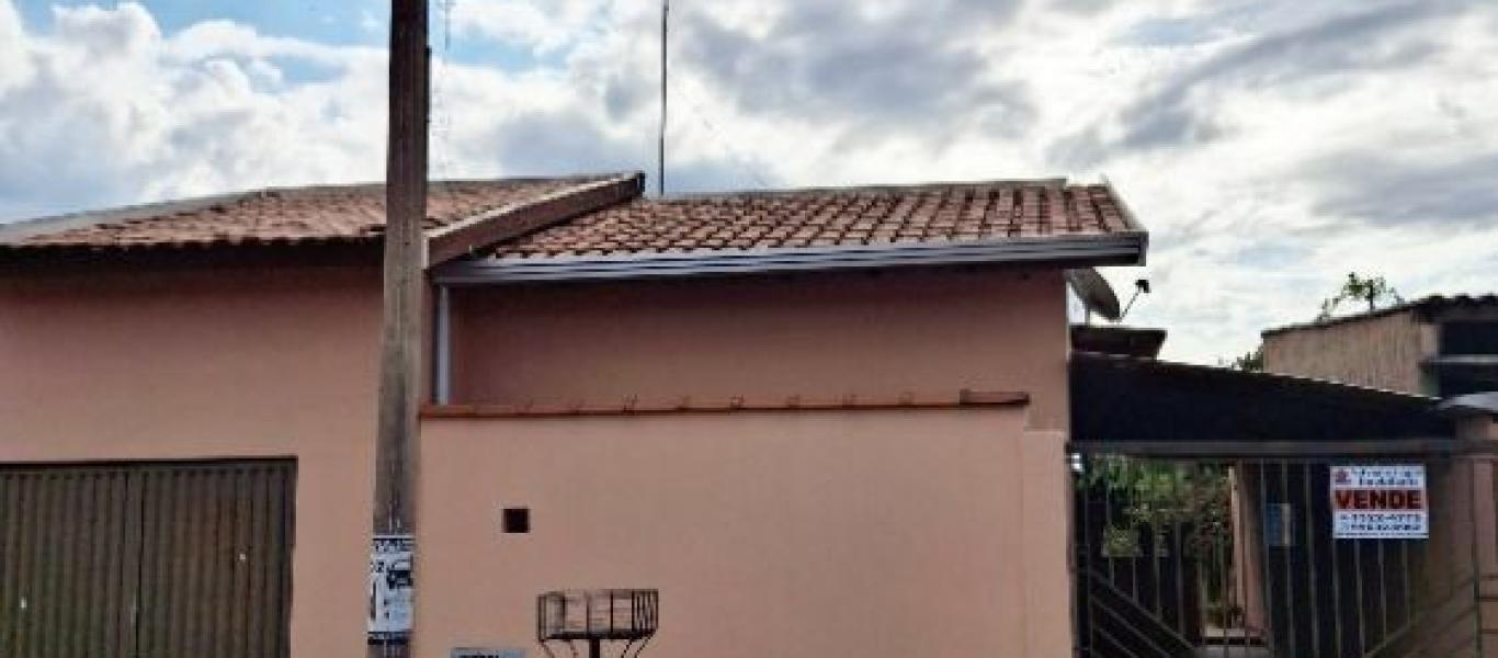 CASA NA Vila Carvalho em Assis