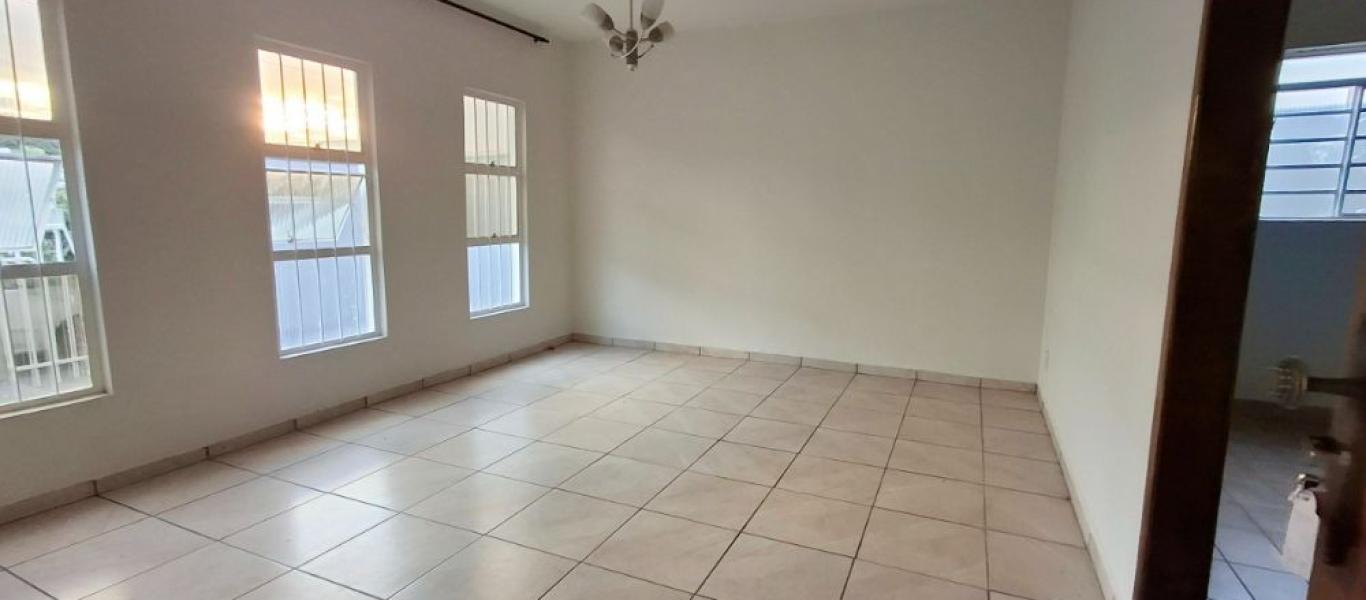 CASA NA Vila Central em Assis