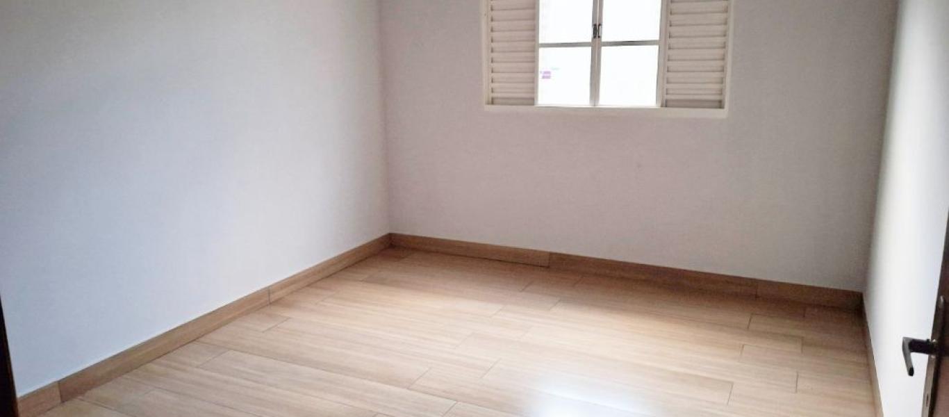 CASA NA Vila Central em Assis