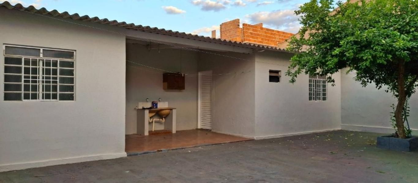 CASA NA Vila Central em Assis