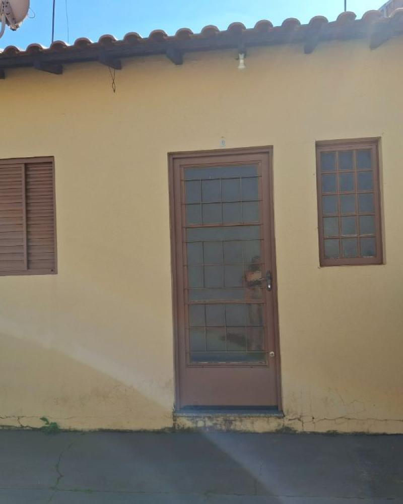 CASA NA Vila Tênis Clube em Assis