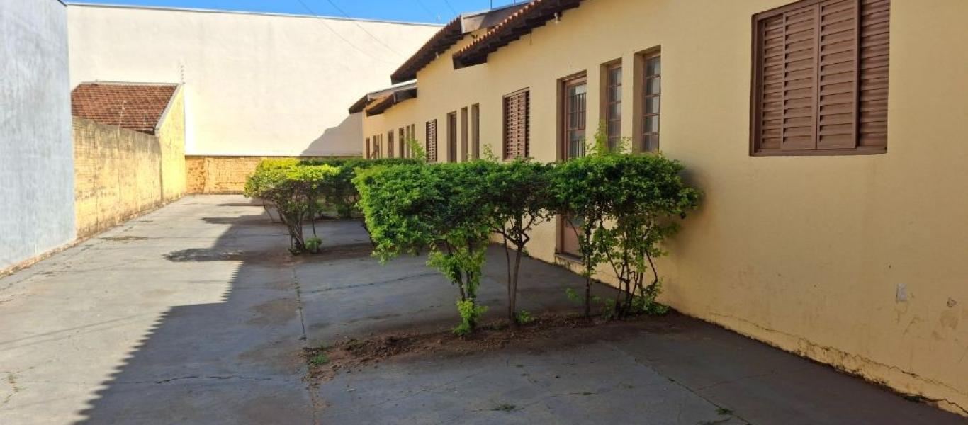 CASA NA Vila Tênis Clube em Assis