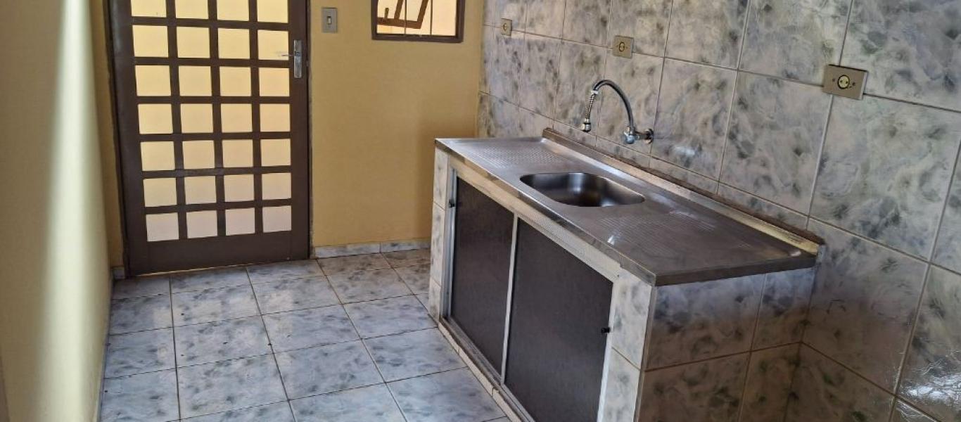 CASA NA Vila Tênis Clube em Assis