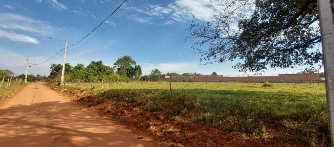 TERRENO NA ÁGUA DA PORCA em Assis