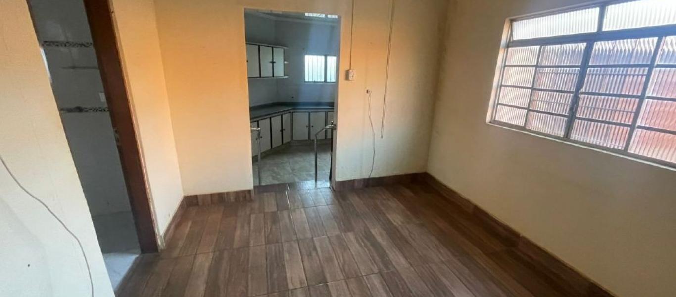 CASA NA Vila Operária em Assis