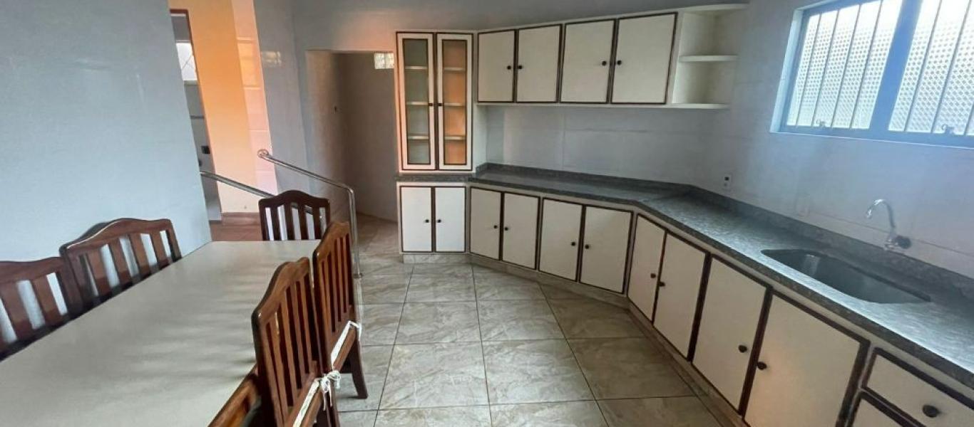 CASA NA Vila Operária em Assis