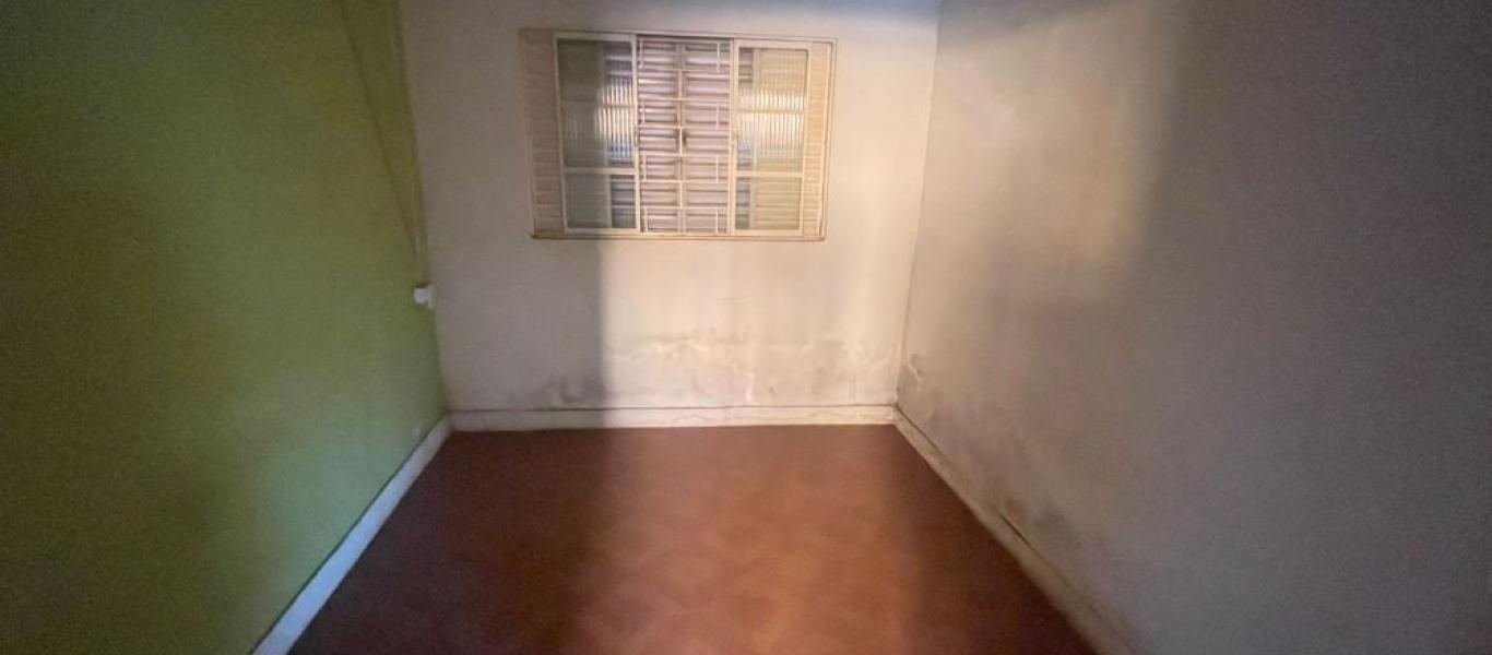 CASA NA Vila Operária em Assis