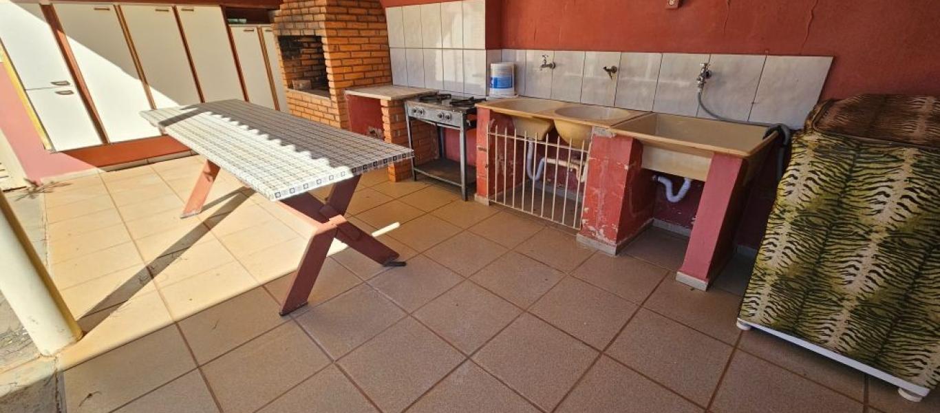 CASA NA Vila Paraíso em Assis