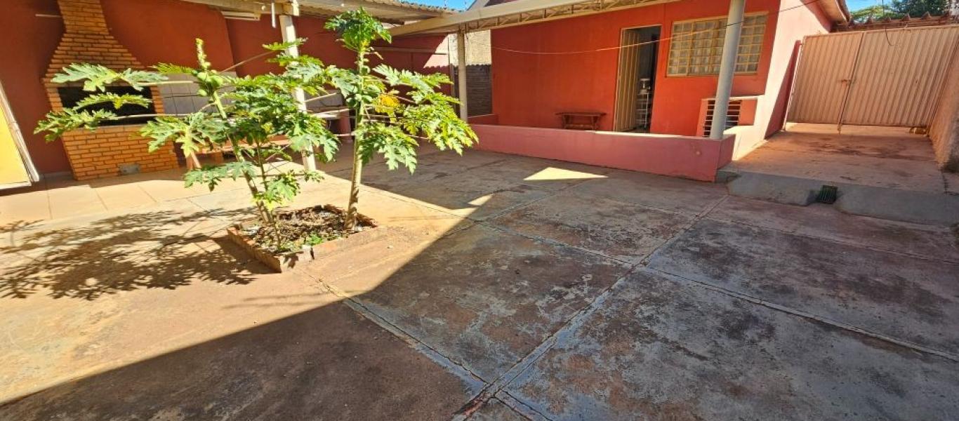 CASA NA Vila Paraíso em Assis