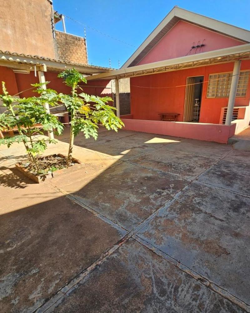 CASA NA Vila Paraíso em Assis