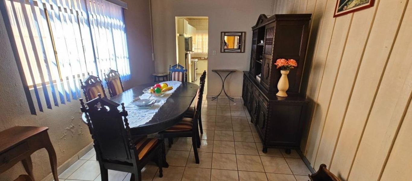 CASA NA Vila Paraíso em Assis
