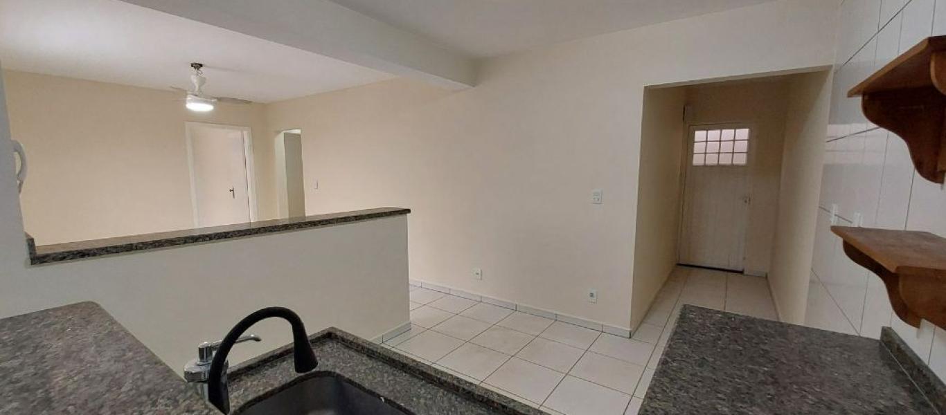 CASA NA Vila Tênis Clube em Assis