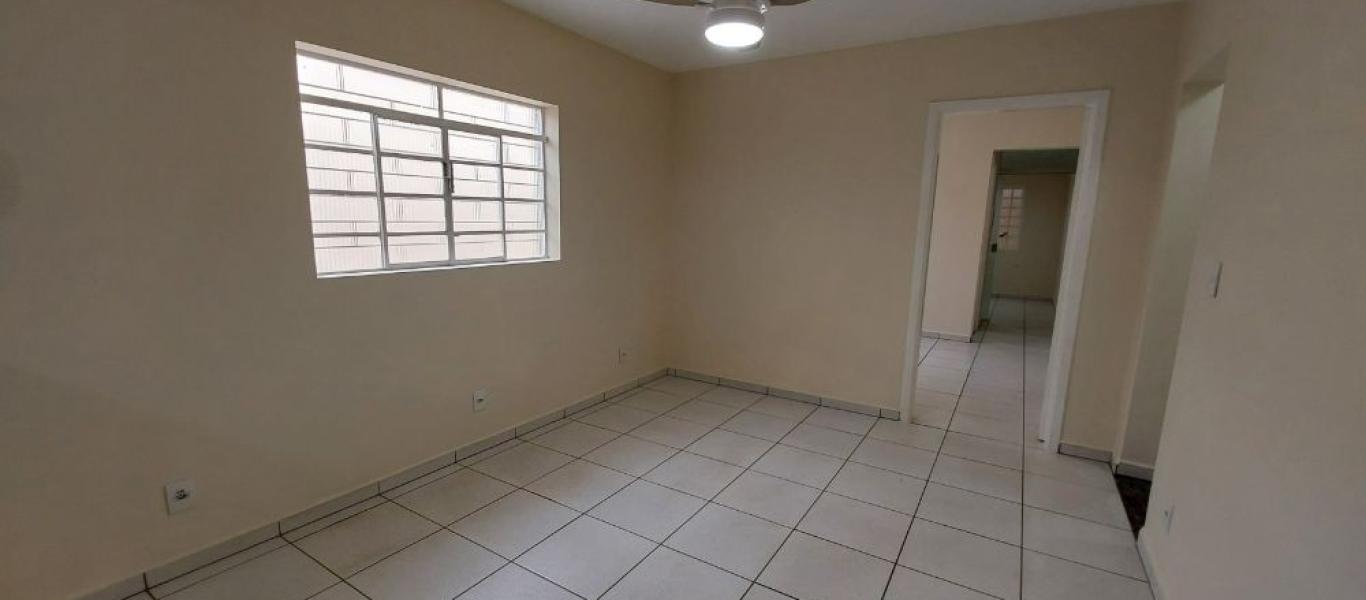 CASA NA Vila Tênis Clube em Assis